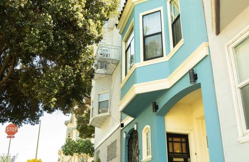 Nob Hill House | Enjoy a Golden Gate view in your 3BD Nob Hill home