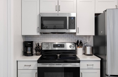 Wintergreen Condo | Enjoy breweries, wineries, hikes & music · Short walk to the resort and dining!