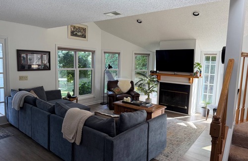 Saratoga Springs House | Enjoy Saratoga Springs in comfort from this beautiful Townhome on Saratoga Lake!