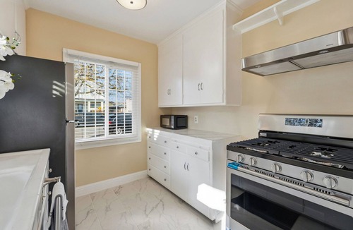Stockton House | Enjoyable "Studio" 1-bedroom house, with AC and laundry in charming Stockton