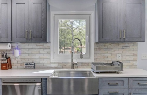 Town of Lumberland House | Escape to a new home with hot tub, fire pit, lakes, water park & casino nearby!