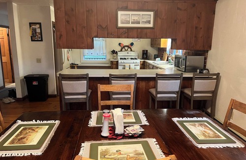 Mac Mahan House | Everything you need, 800 feet from the Kennebec River !