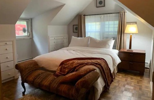 Cortlandt House | Exclusive 2 Bedroom House, Large Discreet Backyard