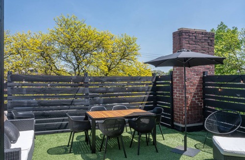 Saratoga Springs Apartment | Expansive open loft apartment in the middle of downtown. Great for groups.