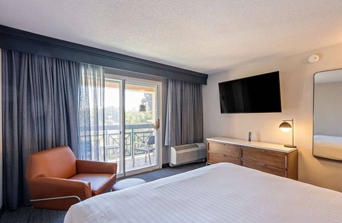 San Ramon Hotel | Experience a Relaxed Getaway! Pool, Free Parking, Minutes to Oakland Zoo!