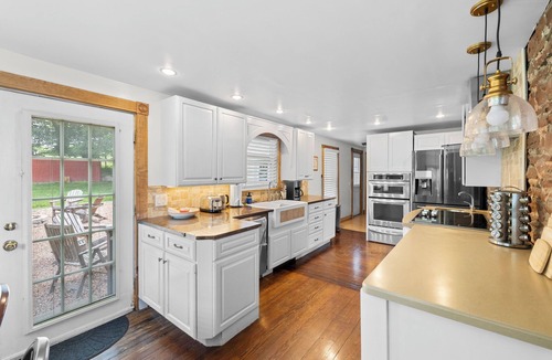 Clintondale House | Experience Rich History&Relax at a Delightful Residence Center ofNYHudson Valley