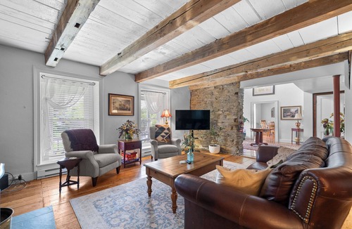 Clintondale House | Experience Rich History&Relax at a Delightful Residence Center ofNYHudson Valley