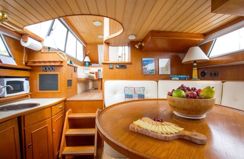 Damariscotta Boat Rental | Experience the Magic of Sleeping Your Own Private Yacht in Damariscotta, Maine