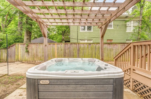 Evergreen House | Experience the Ultimate Memphis Getaway at Velvet Moon Villa