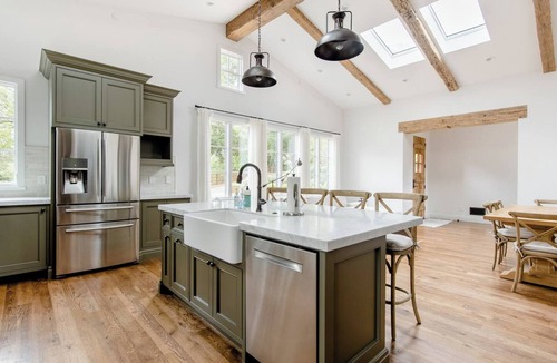 Woodside House | Exquisite luxury executive 2-suite cottage
