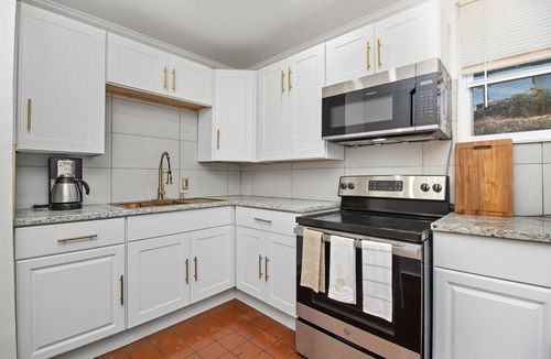 East Side Apartment | Fabulous 1-bedroom apartment in vibrant Atlanta Near Midtown, Emory University