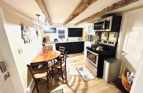 Lagrangeville Cottage | Fabulous 2-bedroom Creekside cottage on the historic Collins Estate.