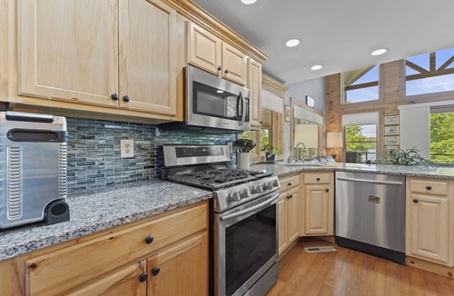 Northville Ski Chalet | Fabulous 2-BR-2 Full Bath Chalet on the Marvelous Great Sacandaga Edinburg, NY