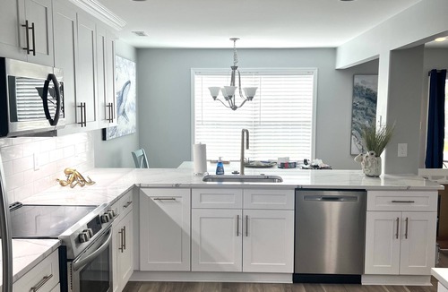 Keys Of Marsh Harbor House | Family Beach Getaway, Sleeps 10,Community Pool,Beach Shuttle,Steps to Water Park