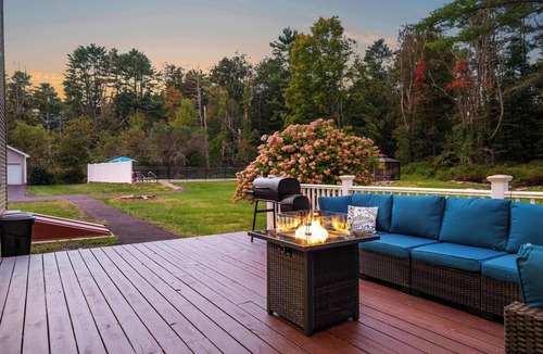 Sparrow Bush House | Family Oasis Pool, Firepit, Creek, Near Delaware