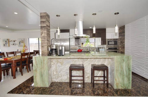 Burbank House | Fascinating single house in heart of Silicon Valley! Business & Family friendly!