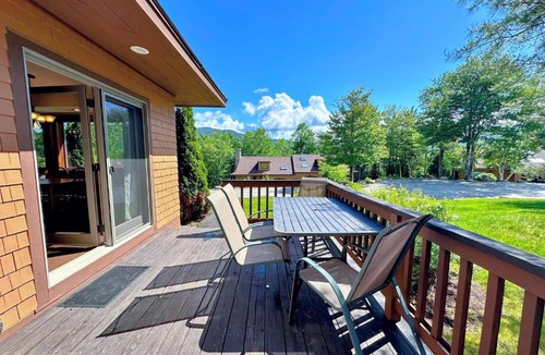 Carroll House | FC44 Renovated 3bed 3bath Forest Cottage AC views yard fast wifi Walk to skiing