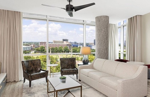 Peachtree Center Hotel | Major international sporting event ATLANTA Vacation Rental. 1BDR Deluxe, Sleeps 4, Full Kitchen