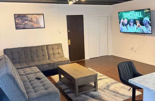 Glenolden Apartment | Major international sporting event Stay Sleeps 6 3-Min Walk to Train Easy Access to Philadelphia