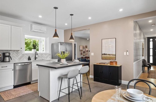 Catskill House | Fire Pit, Hot Tub, Sonos, & Spacious! Walk to Main Street, restaurants & brewery