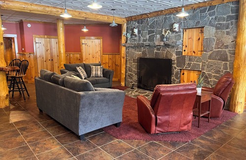 Carrabassett Valley House | Fireside Lodge. A Fantastic 5-bedroom log home in Carrabassett Valley.