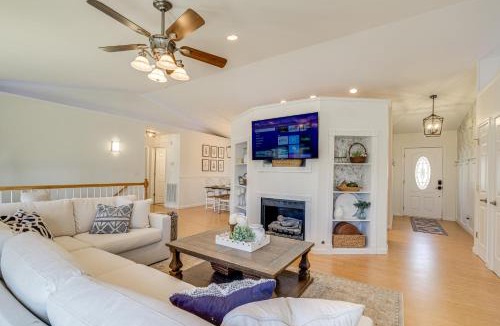 Westlake Corner House | Fish, Boat & Hike: Lakefront Home w/Game Room!