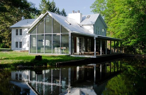 Town of Highland House | Floating Farmhouse