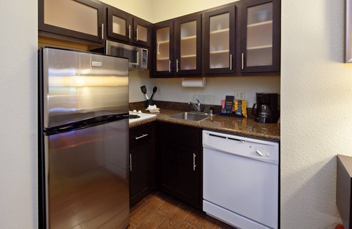 Fairfield Condo | Free Breakfast. Pool & Hot Tub. Close to Napa Valley Wine Country.