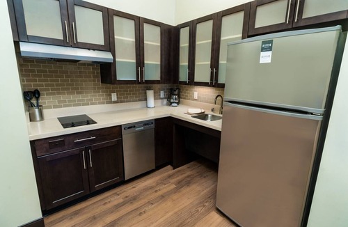 Newark Condo | Free Breakfast. Pool. Shared BBQ. King Suite. 30 Min to Oakland Zoo!