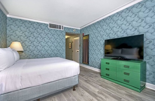 Downtown San Francisco Hotel | Free Breakfast Room, Heated Rooftop Pool Access Near AT&T Park