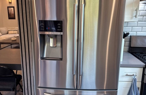 Merriewood Apartment | Free driveway parking, fast wifi, peaceful, and private