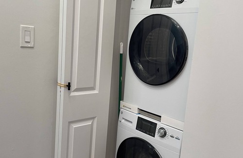 Nob Hill Apartment | Fully remodeled 2 bedroom/2 bath with a cozy backyard