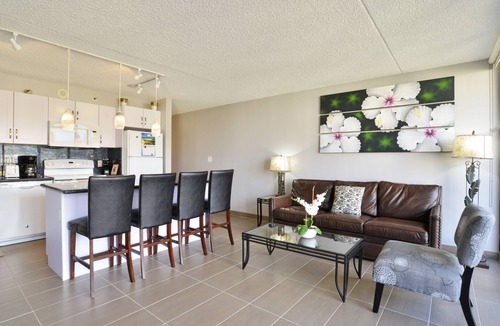 Waikiki Apartment | Fully Remodeled Unit with Free Parking, Swimming Pool, Hottub, Sauna and More