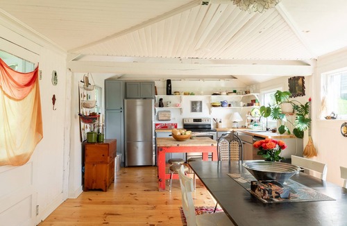 Durham Other | Funky abode with a fireplace place for a small family or artists- pet-friendly!