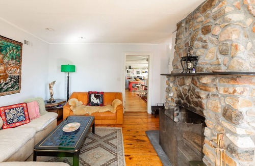 Durham Other | Funky abode with a fireplace place for a small family or artists- pet-friendly!