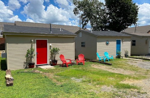 Lakeland House | Furnished Red Studio central location near restaurants, Lake & shopping