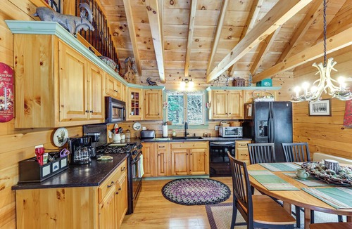 Stratton Cabin | Game Room, Deck! Cozy Ski Cabin Near Sugarloaf