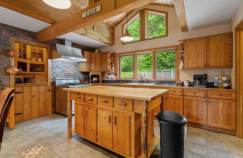 Town of Hope House | Game Room, Riverfront, Hot Tub, Sparkling Clean, 2-Acres "The Honeybee Cabin"