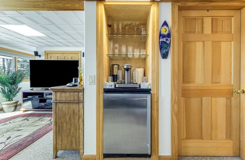Dedham House | Gateway to Acadia! Green Lake Home w/Hot Tub