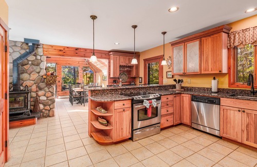 Wevertown House | Gather in 5BR Lodge with Epic View, AC, Near Lakes