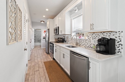 Mexico Beach Cottage | "Georgia Sand" is 600 steps to the beach! This 2BD/2BA adorable cottage sleeps 8!