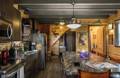 Babb Cabin | Glacier Summit - A Modern Villa Surrounded by the Forest, Wildlife & Rockies.