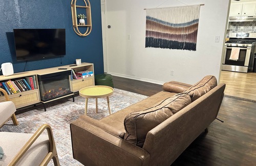 Farmington House | Glen Street Retreat- 5 Minutes to Dickson!