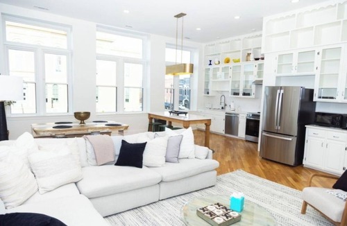 Springfield Apartment | GOOD HABIT Spacious 4-bedroom loft apartment on the square in Springfield, TN