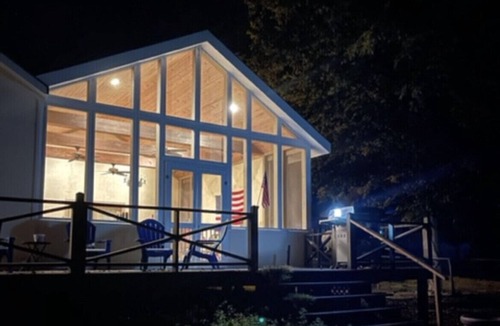 Dundee House | 🌙Goodnight Moon resting on the banks of Moon Lake near Clarksdale MS & Helena AR