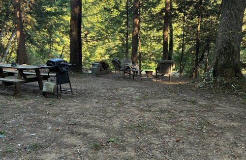 Durhamville Cabin | Gorgeous 2-bedroom cabin in charming Camden for a relaxing getaway on fish creek