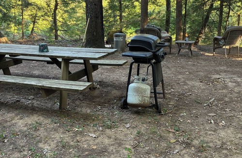Durhamville Cabin | Gorgeous 2-bedroom cabin in charming Camden for a relaxing getaway on fish creek