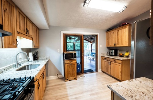 Roswell House | Gorgeous 3-bedroom house with 2nd living rooms in charming Roswell