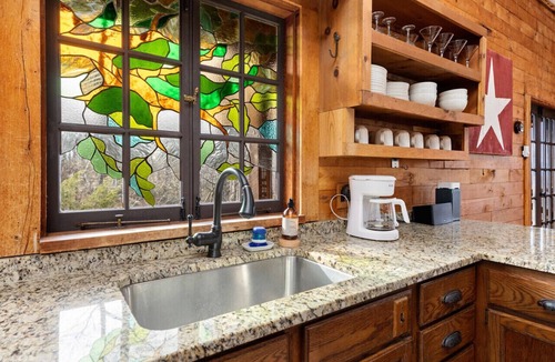 Nellysford Cabin | Gorgeous Rustic Mountain Cabin with Scenic Views! Welcome to Green Oak Cabin