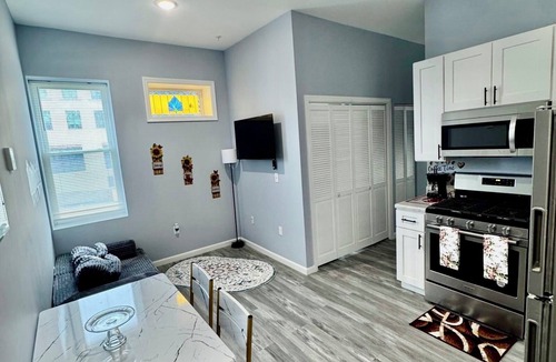 Ampere Apartment | Grand Deluxe 1BR Penthouse near Newark Airport
